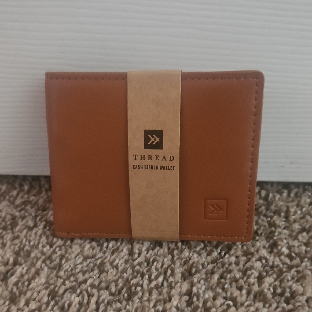 Thread Men's Brown Leather Bifold Wallet